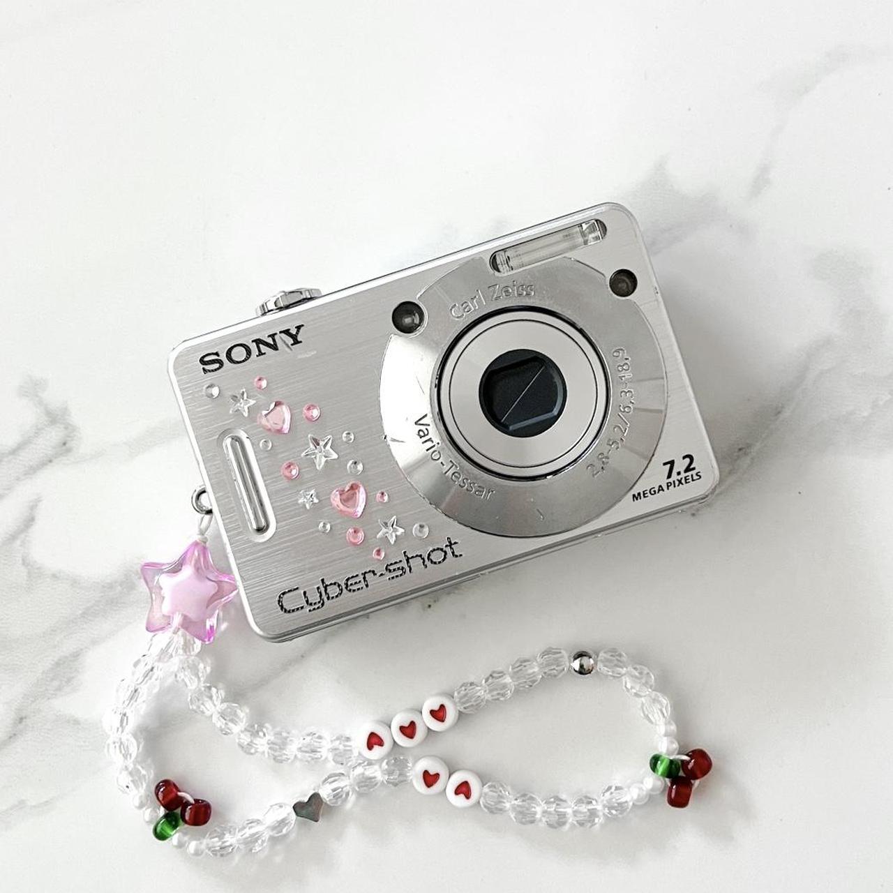 Sony Silver aSony Cybershot DSC-W70 – Y2K Vintage Digicam | 7.2MP, SteadyShot, Smile Shutternd Grey Cameras-and-accessories