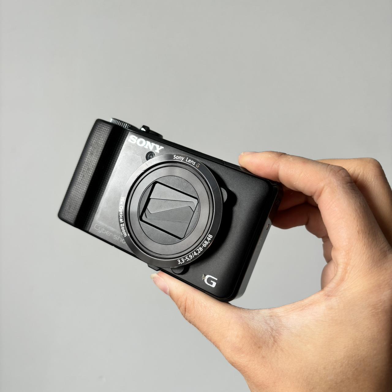 Used Digital Camera | Sony Cybershot Digital Camera in black | Complete Set