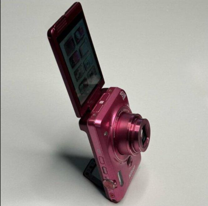 Pre-Owend Pink Digital Camera Bundle RARE Hot Pink Digicam 🎀