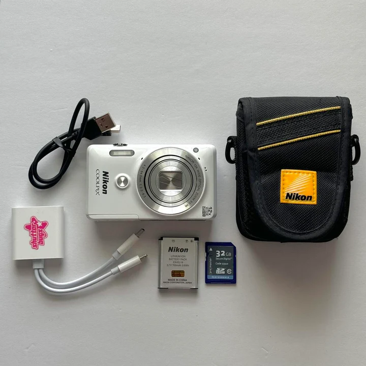 Pre-Owend Digital Camera Bundle  RARE Glossy White 🤍 ˚⊹ ⋆